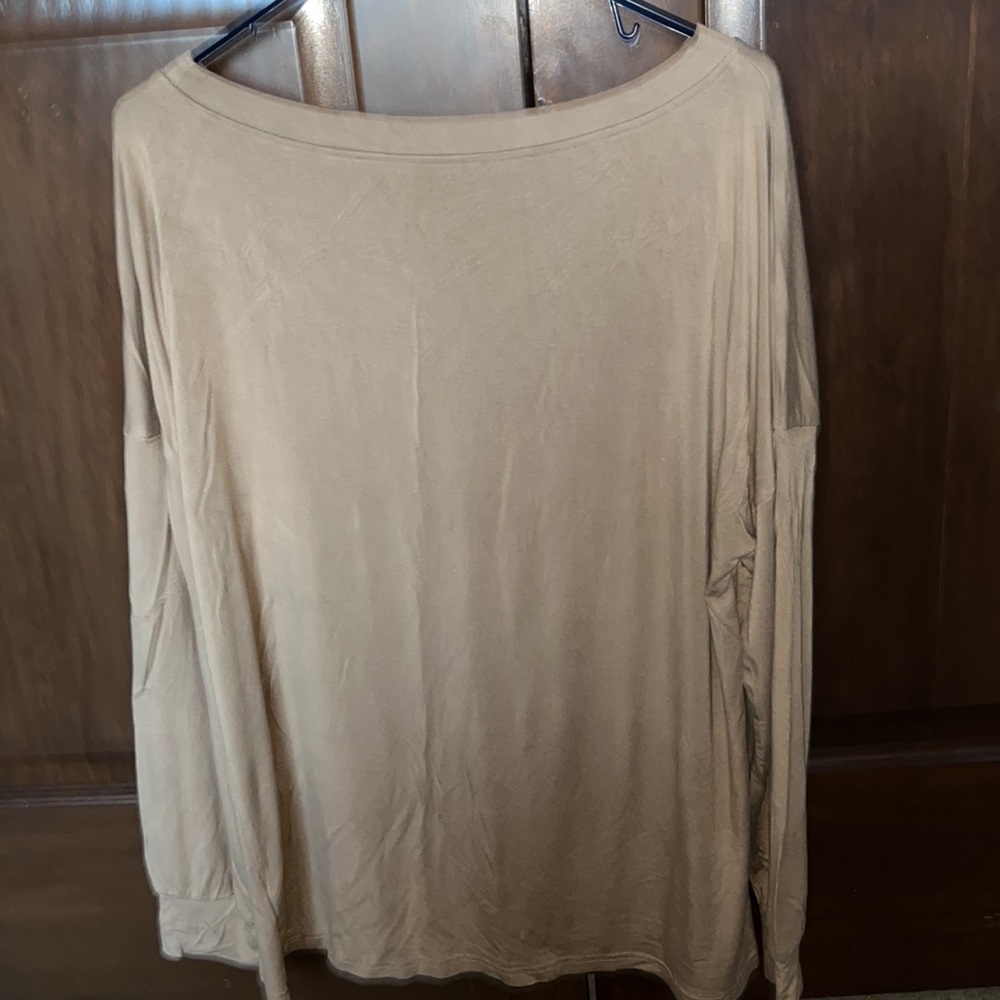 Pajama Set Size Large Like New - Picture 5 of 8